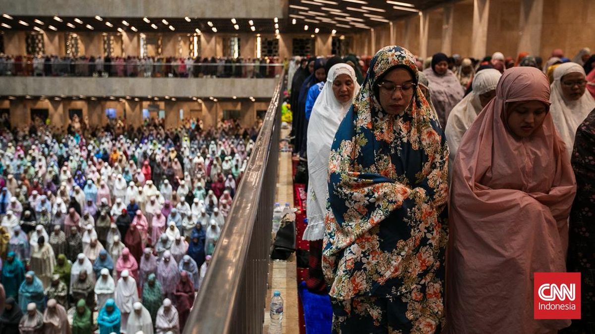 FOTO : antusias Jemaah Salat Tarawih Pertama di Masjid Istiqlal