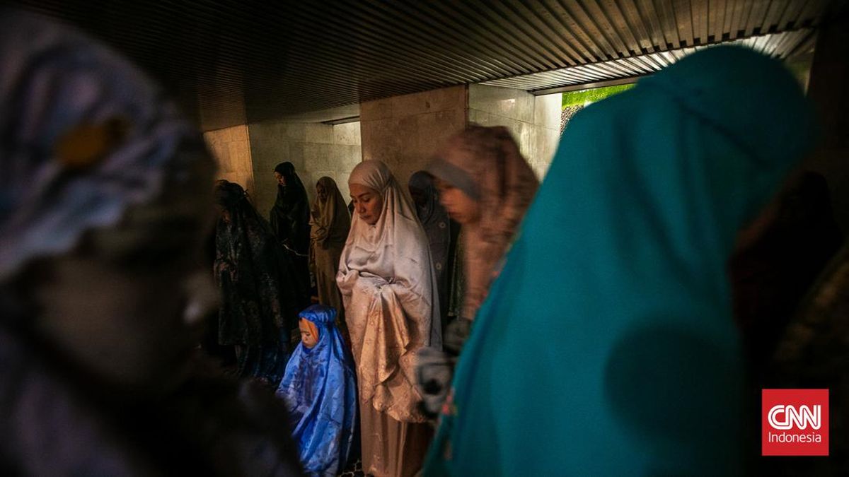 FOTO : antusias Jemaah Salat Tarawih Pertama di Masjid Istiqlal