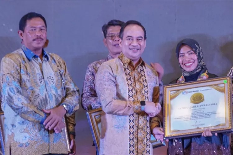 Direktur PT DKSI Raih Satria Leader Award, Dorong Transformasi Pendidikan Berbasis Teknologi