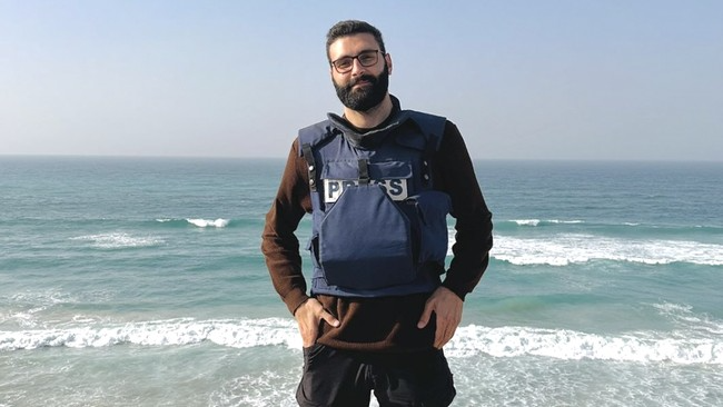 Jurnalis Pahlawan Informasi Palestina Motaz Azaiza Tinggalkan Gaza